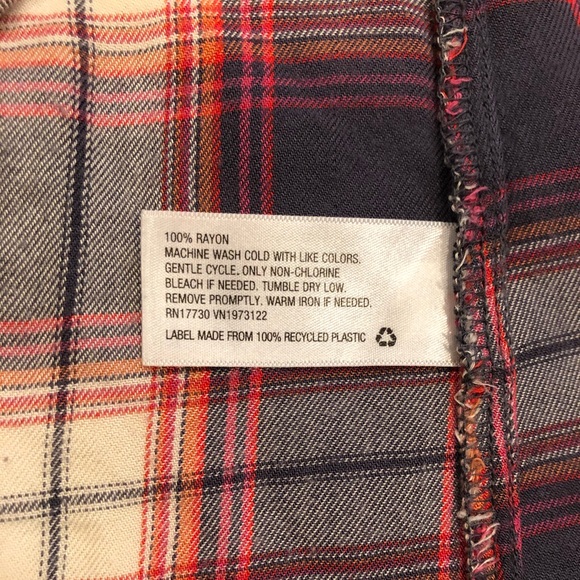 🍓Ruffled plaid top🍓 - Picture 11 of 14